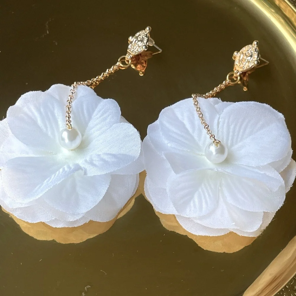 Urban Outfitters Flowers Dangle Earrings